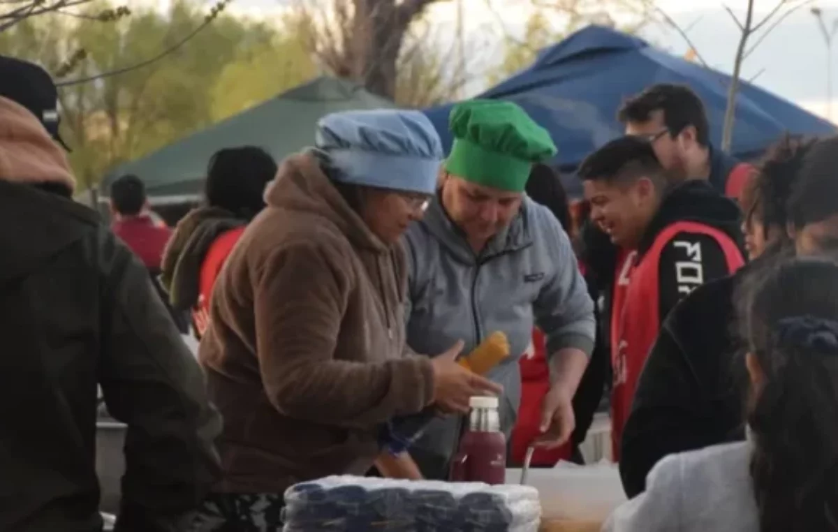 Siguen en auge las ollas populares contra el hambre en Neuquén