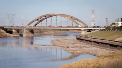 La bajante se hace sentir en el río Salado: bajó casi tres metros en el invierno y mide apenas 83 centímetros