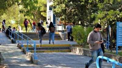 Cuatro de cada diez estudiantes de la Universidad Nacional del Comahue deben trabajar