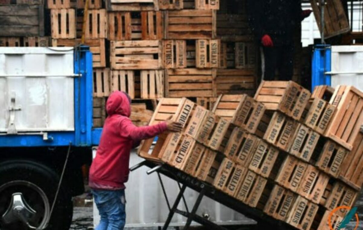 El pluriempleo no alcanza y las familias pobres están cada vez más lejos de dejar de serlo