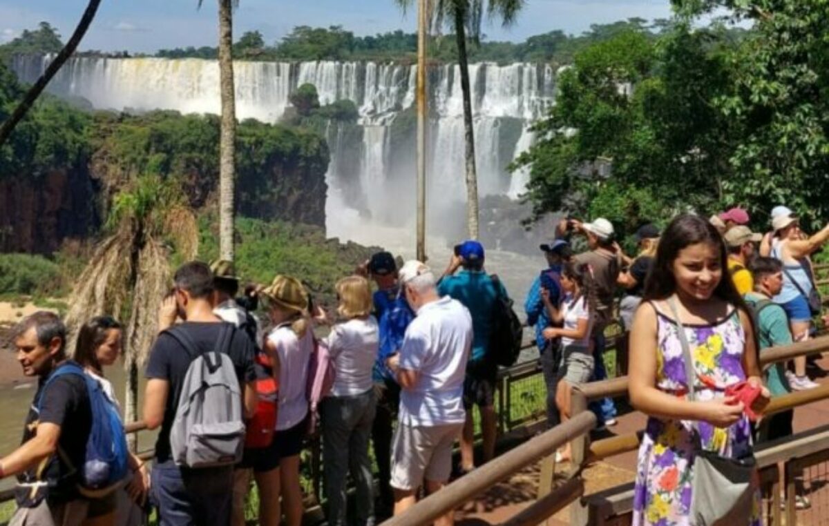 Finde largo: cayó un 33,3% el impacto económico del turismo y viajaron menos personas que en 2023