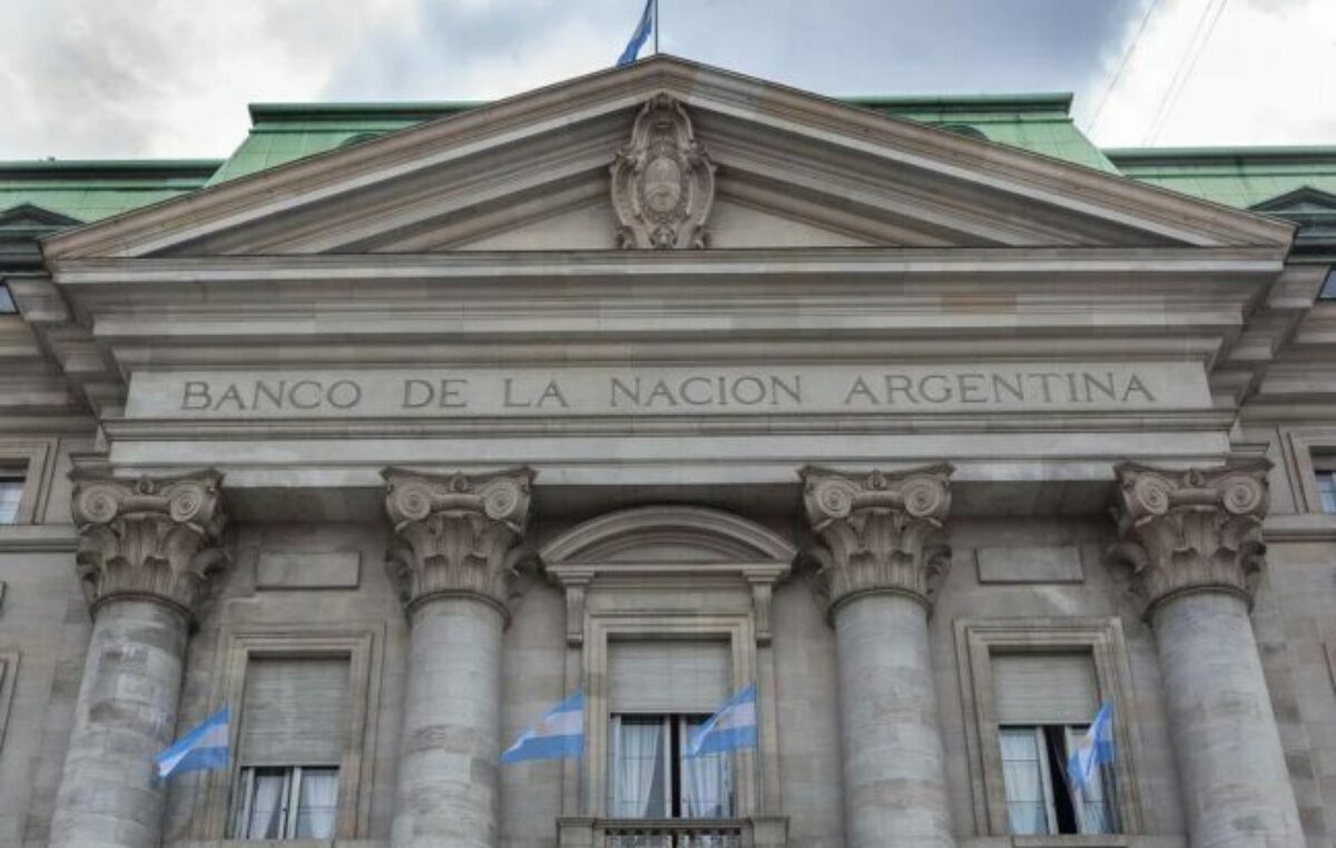 Caputo advirtió que cerrarán sucursales del Banco Nación en municipios que suban tasas municipales