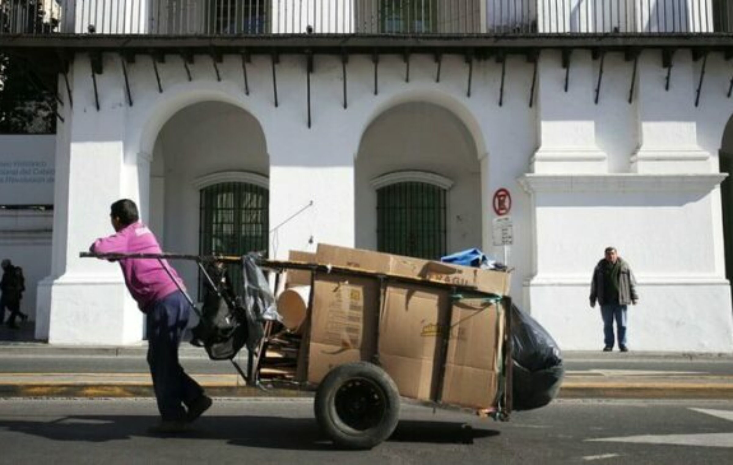 La importación y la crisis golpean a los cartoneros de Santa Fe se