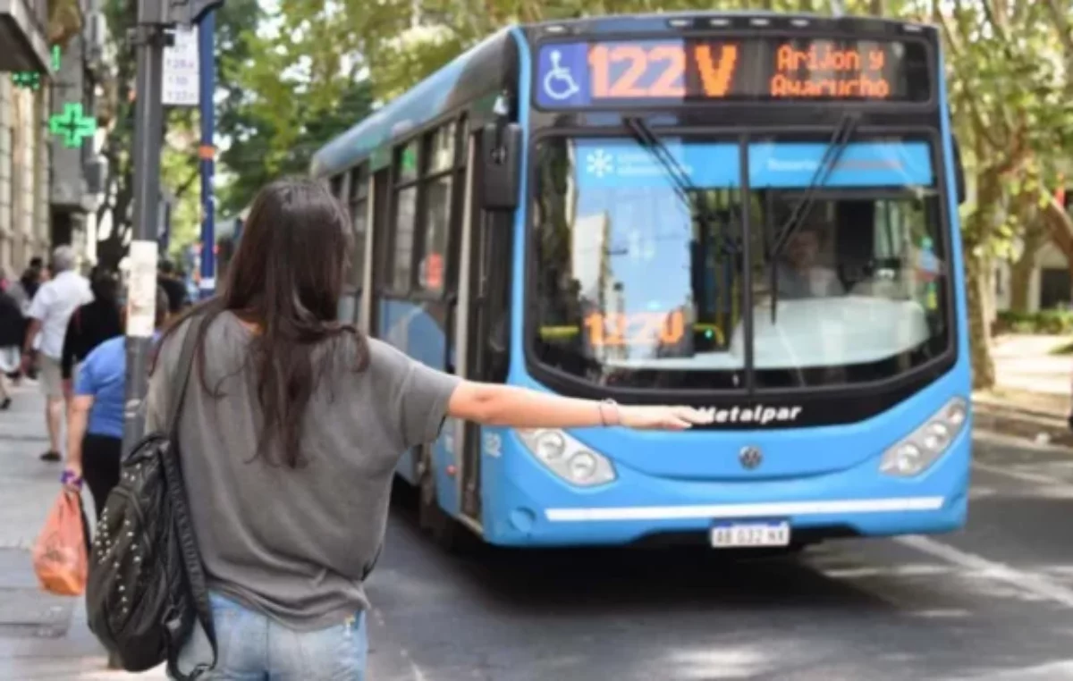 Desde este lunes el boleto de colectivo en Rosario cuesta $1.200