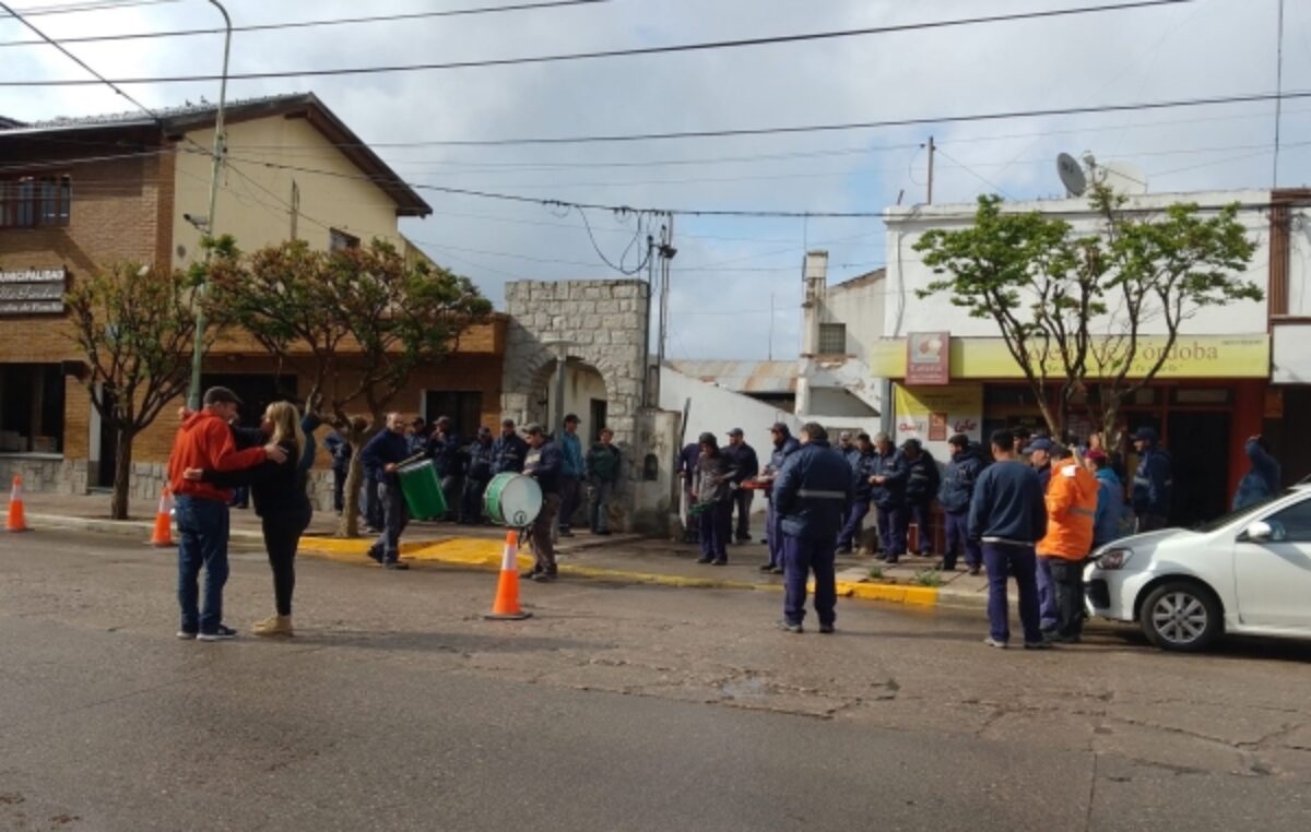 Municipales de Villa Giardino mantienen la asamblea por tres días