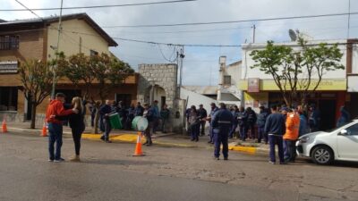 Municipales de Villa Giardino mantienen la asamblea por tres días