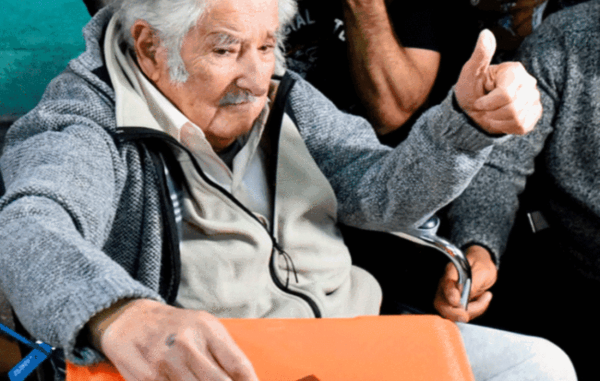 «Pepe» Mujica fue a votar y criticó al Gobierno de Milei: «Hay más pobres que antes»