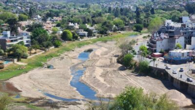 Crisis hídrica en Carlos Paz: bajo alerta roja aumentan las restricciones