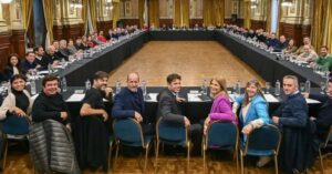 Kicillof reunió a 40 intendentes para definir el futuro electoral: ¿Elecciones separadas o simultáneas?