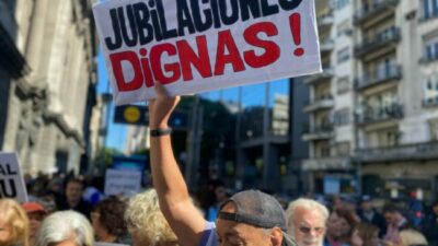 Municipales santafesinos contra Pullaro: desigual manejo de los ingresos de jubiladas y jubilados