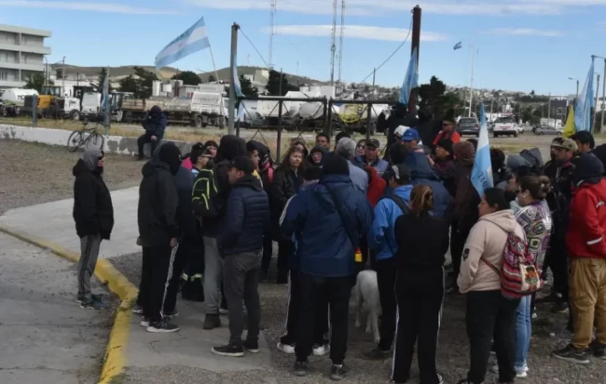 Municipales de Caleta Olivia rechazan propuesta del intendente y sigue el conflicto