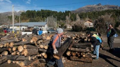 Plan Calor 2024 en Bariloche, se entregó más de 7.400 metros cúbicos de leña a familias vulnerables