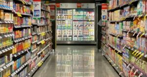 Los argentinos compraron un 12,8% menos en supermercados que en 2023