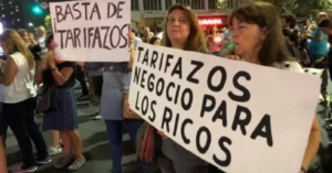 Los tarifazos mantienen al borde del nocaut el ingreso de las familias argentinas