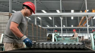 Continúa la sangría laboral, de empresas y hay poco optimismo para el año que viene