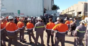 Por la recesión y las importaciones, Acindar suspende a 700 trabajadores de su planta en Villa Constitución