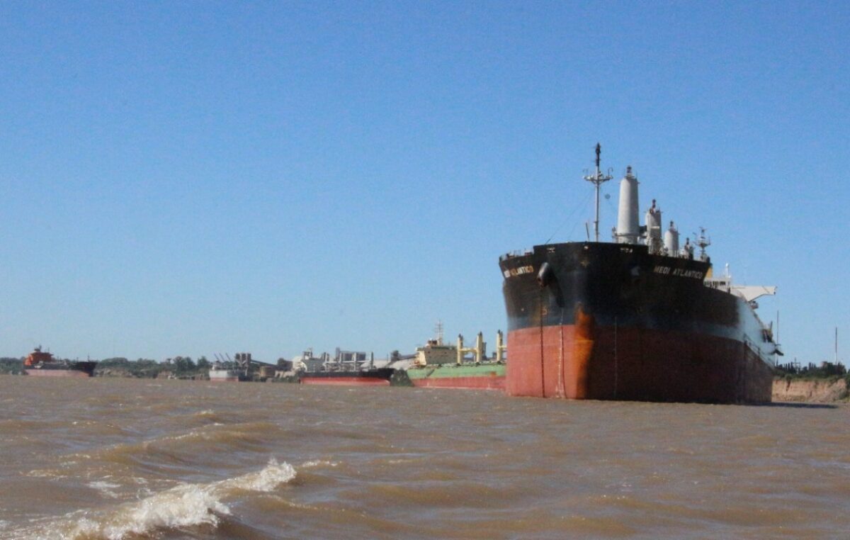 Dragado al centro de la Tierra: advierten que llevar a 44 pies la profundidad del Paraná es un “crimen ambiental” y una “entrega de soberanía”