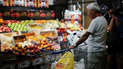 El 57,9% de las familias cordobesas no pudo acceder a los alimentos básicos en noviembre