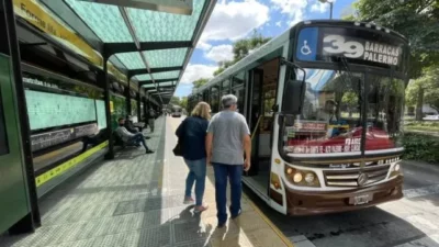 El boleto de colectivo subirá en Buenos Aires de $371 a $408: en Rosario cuesta casi el triple