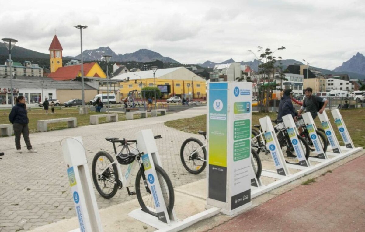 Ya están en marcha las tres primeras estaciones de bicicletas eléctricas en Ushuaia