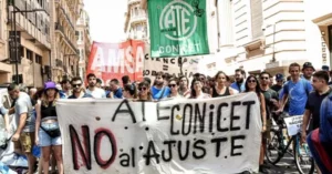 El CONICET alerta sobre «recortes, precarización laboral y vaciamiento del sistema científico»