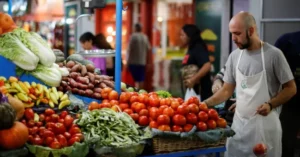 Los precios de los alimentos se duplicaron y una familia cordobesa necesitó más de $ 400.000 por mes