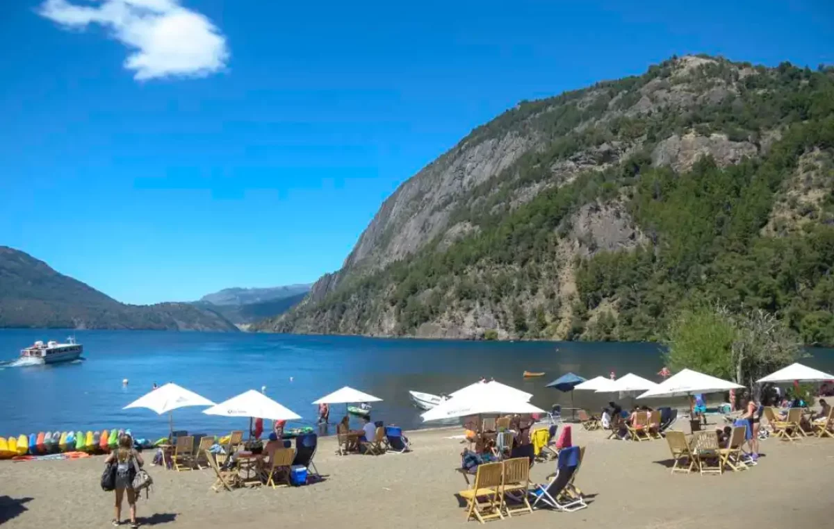 Esta playa argentina tiene arenas blancas y aguas color Caribe: imperdible visita