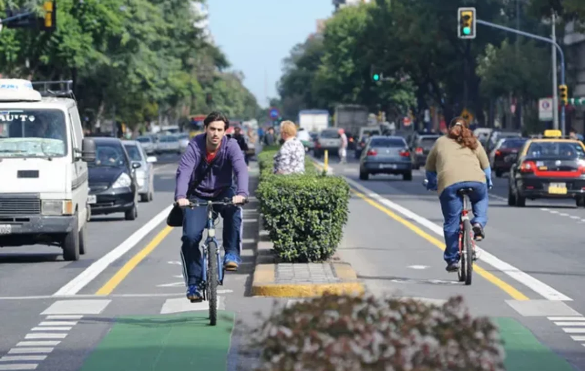 Cada vez son más los rosarinos que se desplazan en bicicleta