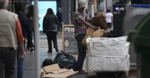 Preocupa el aumento de personas que viven de la basura en zonas urbanas en Mendoza