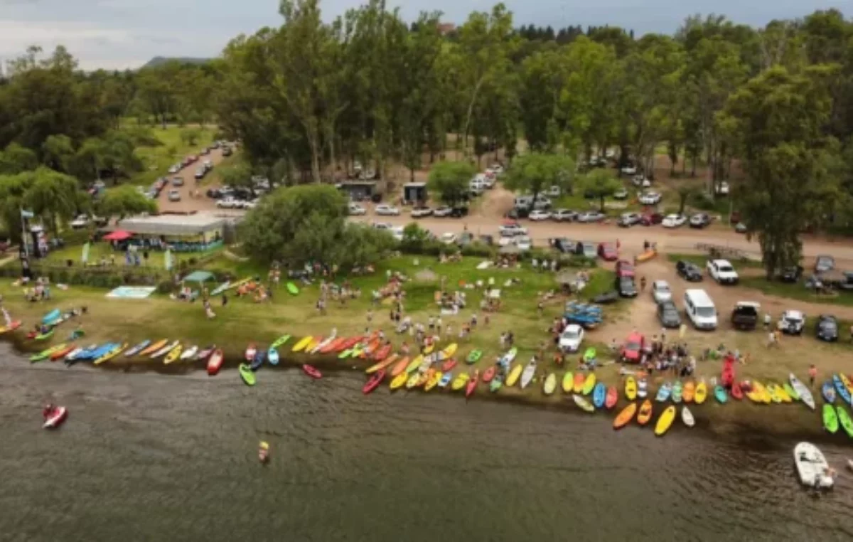 Embalse: kayakistas protagonizarán la décima edición de la singular «Remada Nocturna»