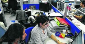 Caída: 185 mil empleos formales menos en el primer año de Javier Milei