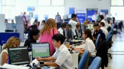 En 14 meses dieron de baja a más de 42 mil empleados públicos