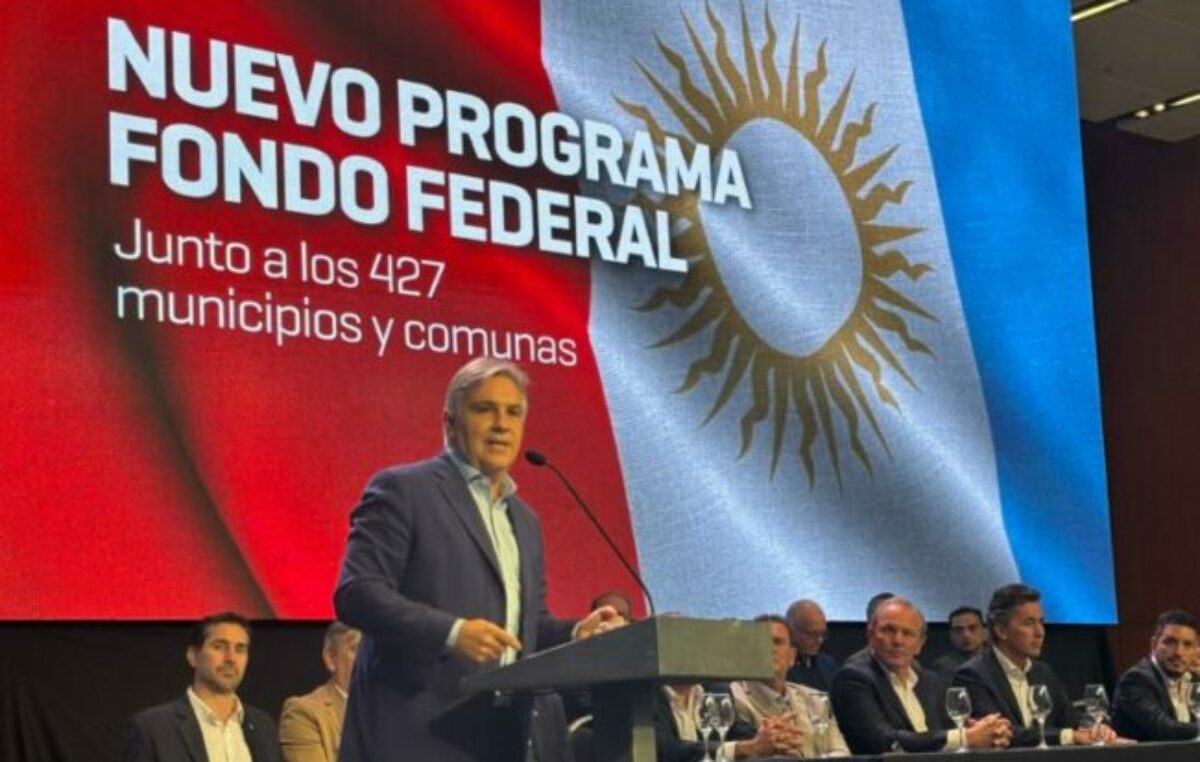 Llaryora firmó el Fondo Federal Cordobés con más de 400 intendentes y jefes comunales