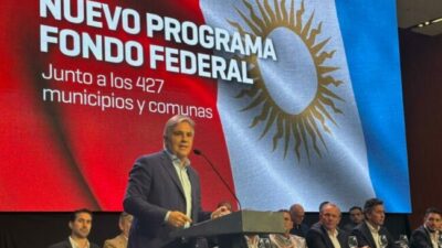 Llaryora firmó el Fondo Federal Cordobés con más de 400 intendentes y jefes comunales