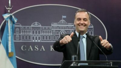 La motosierra no tiene nafta para Adorni: el vocero candidato tiene 250 empleados y $30 mil millones a mano