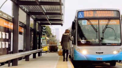 Boleto de colectivos en Rosario: el intendente quiere llegar a ocho meses sin aumentos