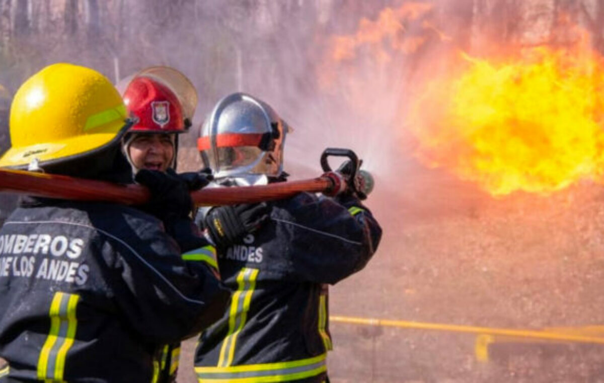 «Los aplausos no alcanzan»: bomberos voluntarios de Neuquén, en alerta por una deuda del Estado