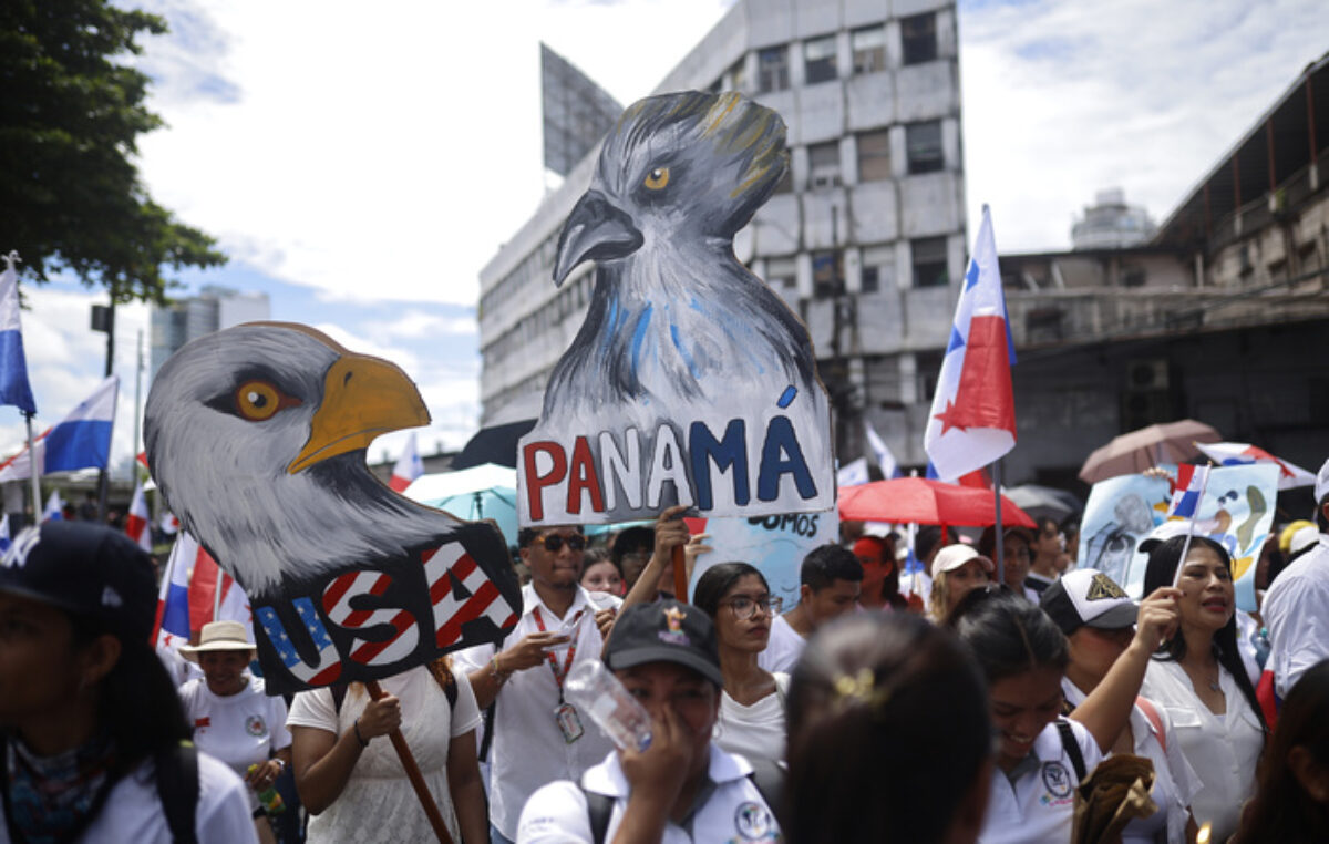 Miles de personas marcharon en Panamá contra la presencia militar de EE.UU.