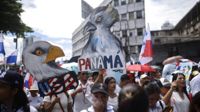 Miles de personas marcharon en Panamá contra la presencia militar de EE.UU.