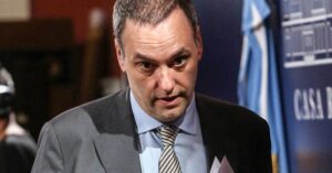 Reforma migratoria: Adorni suma a su campaña el odio antimigrante  