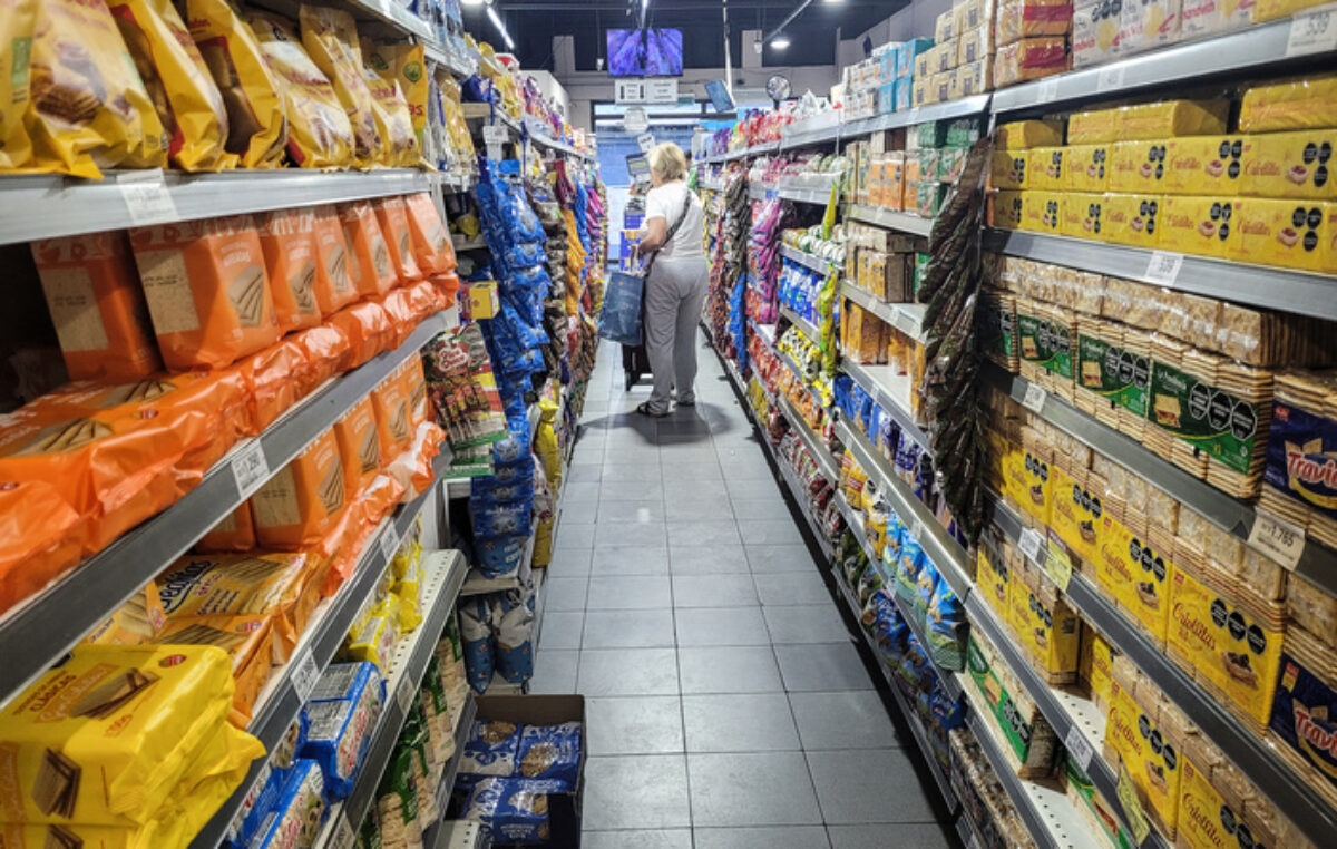 El salario mínimo, debajo de la indigencia; ni para la canasta básica de alimentos