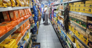 El salario mínimo, debajo de la indigencia; ni para la canasta básica de alimentos
