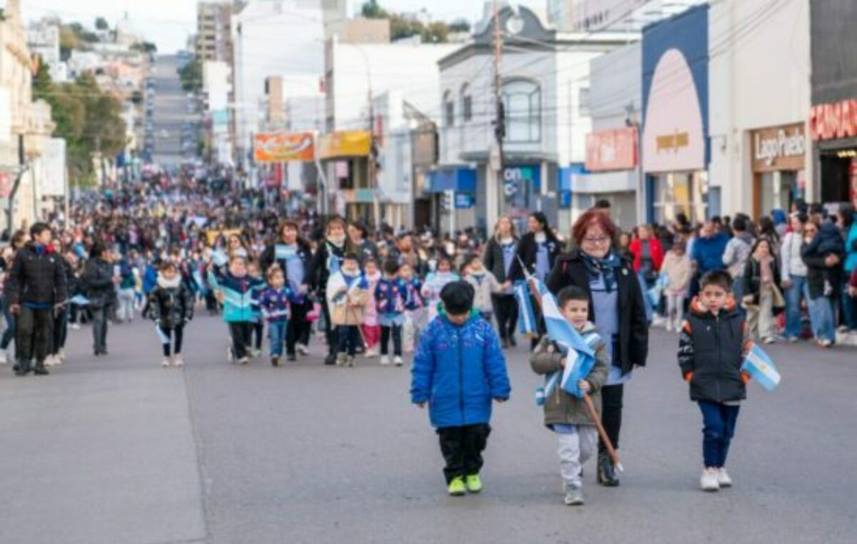 Comodoro Rivadavia: Fervor patriótico en el desfile por el 25 de Mayo
