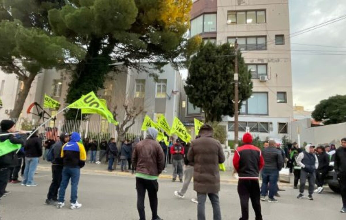 Trabajadores de la Uocra se movilizaron por nuevos despidos en Comodoro Rivadavia