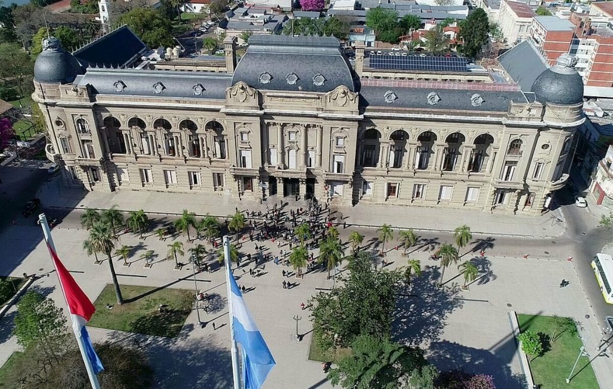 El freno a la actividad económica golpea a Santa Fe: caída en la recaudación y coparticipación en picada