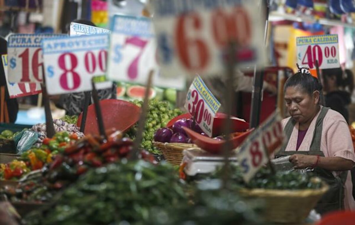 El gobierno y el sector empresarial de México renovaron un acuerdo contra la inflación
