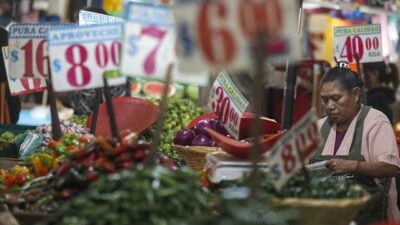 El gobierno y el sector empresarial de México renovaron un acuerdo contra la inflación
