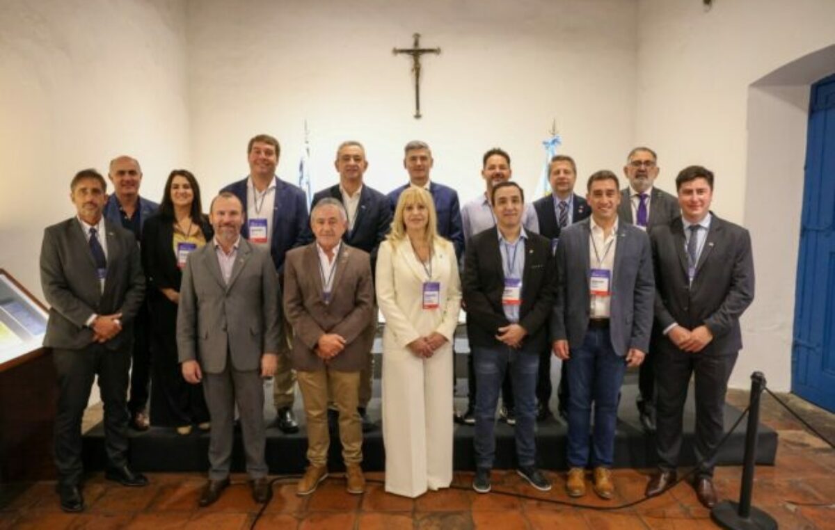 El intendente del Rosario planteó a jefes de gobierno de todo el país un rediseño de las políticas fiscales para el interior