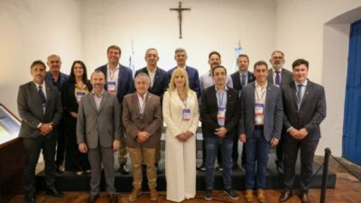 El intendente del Rosario planteó a jefes de gobierno de todo el país un rediseño de las políticas fiscales para el interior