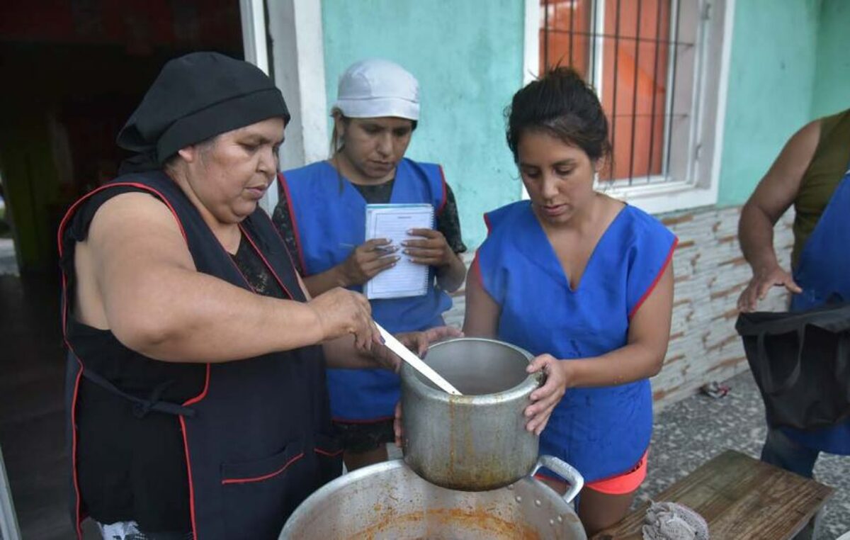 Según el Municipio de Río Cuarto, a los comedores asisten incluso «personas que trabajan en blanco»